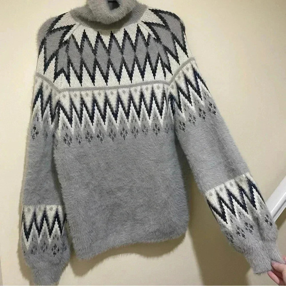 Grey White  Argyle Print Turtle Neck long sleeve Sweater Pink Lily Brand NWOT - Picture 8 of 16